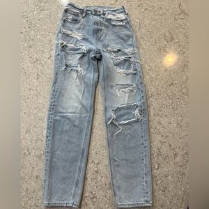 American Eagle light wash ripped jeans